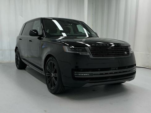 Used 2024 Land Rover Range Rover Long Wheelbase Autobiography image 2