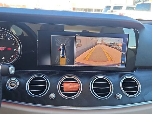 Used 2018 Mercedes-Benz E 300 4MATIC image 16