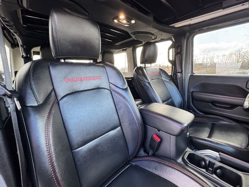 Used 2022 Jeep Wrangler Unlimited Rubicon w/ Cold Weather Group AWD/4WD image 29