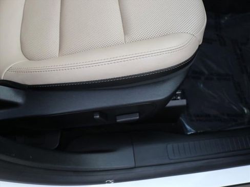 Used 2021 Ford Escape Titanium image 16