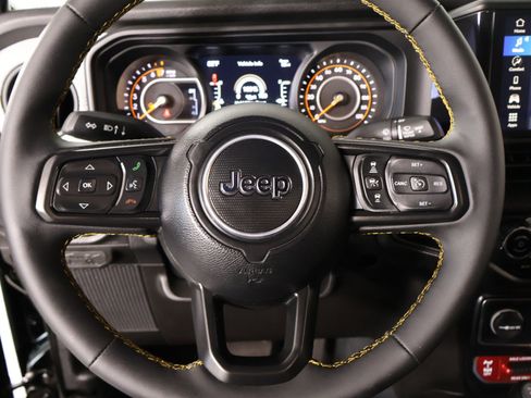 Used 2024 Jeep Gladiator Sport AWD/4WD image 3