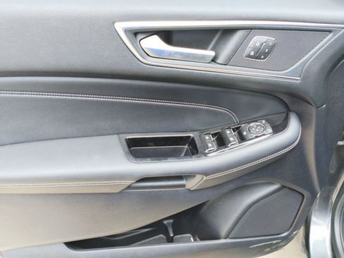 Used 2018 Ford Edge Titanium w/ Technology Package FWD image 8