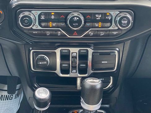Used 2020 Jeep Wrangler Unlimited Sahara w/ Dual Top Group AWD/4WD image 24