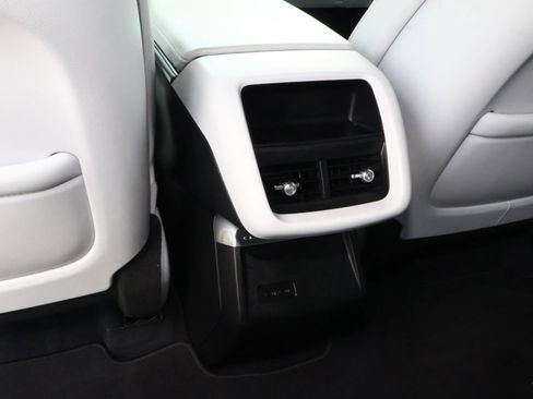 Used 2024 Cadillac Lyriq Luxury image 16