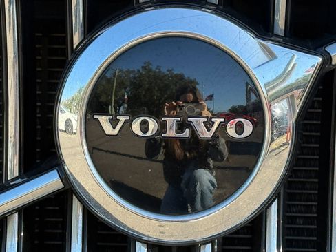 Used 2022 Volvo XC90 T5 Momentum w/ Climate Package AWD/4WD image 25