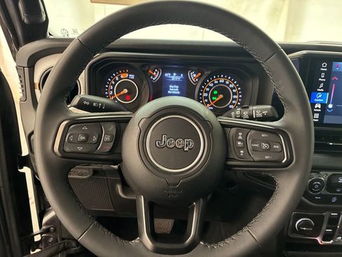Used 2025 Jeep Wrangler Unlimited Sport AWD/4WD image 14