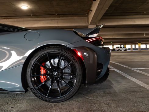 Used 2021 McLaren 765LT RWD image 17
