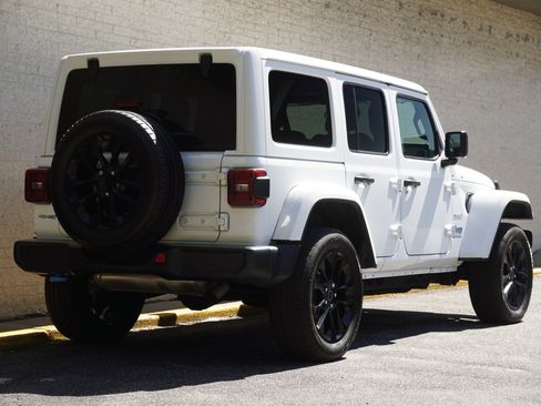 Used 2024 Jeep Wrangler Unlimited Sahara AWD/4WD image 7