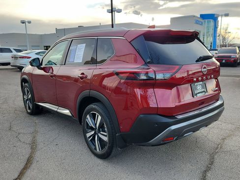 Used 2023 Nissan Rogue SL w/ SL Premium Package image 3