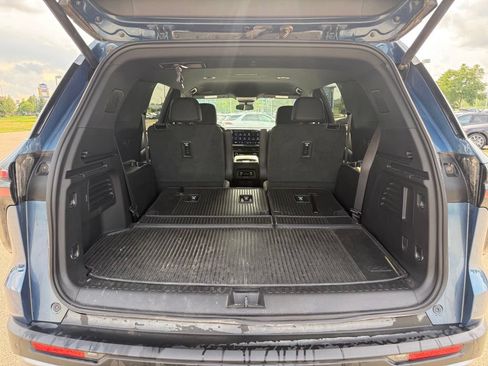 Used 2025 Chevrolet Traverse Z71 w/ Driver Confidence Package AWD/4WD image 13