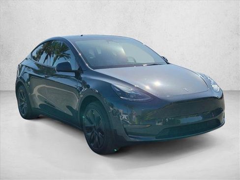 Used 2025 Tesla Model Y Long Range RWD image 3