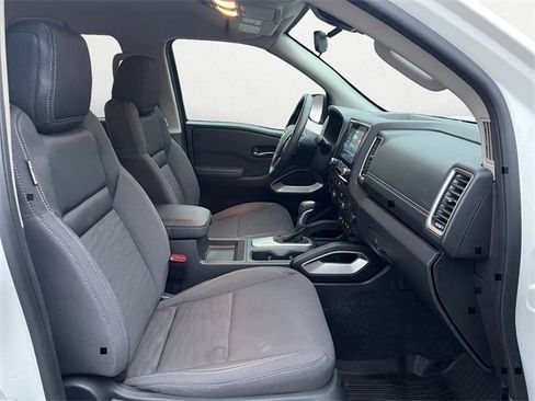Used 2024 Nissan Frontier SV w/ SV Convenience Package image 16