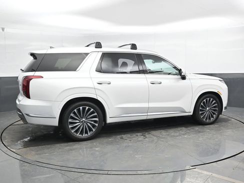 Used 2023 Hyundai Palisade Calligraphy image 2