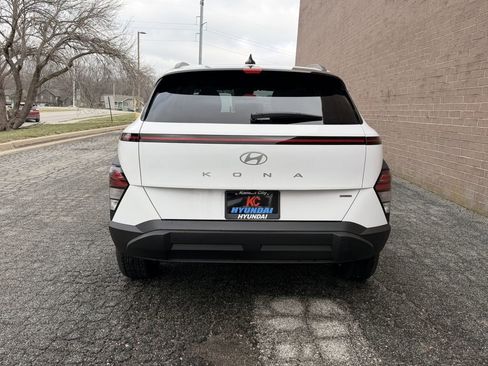 New 2026 Hyundai Kona SE image 4