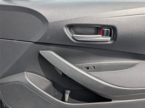 Used 2020 Toyota Corolla LE image 34