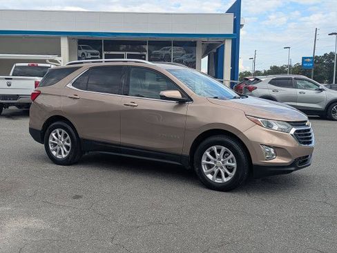 Used 2018 Chevrolet Equinox LT w/ LPO, Floor Liner Package AWD/4WD image 2