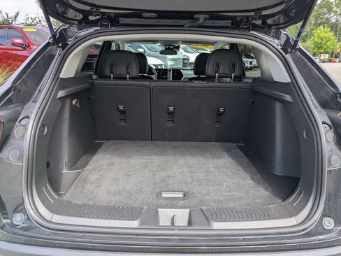 Used 2025 Chevrolet Trax LT FWD image 13