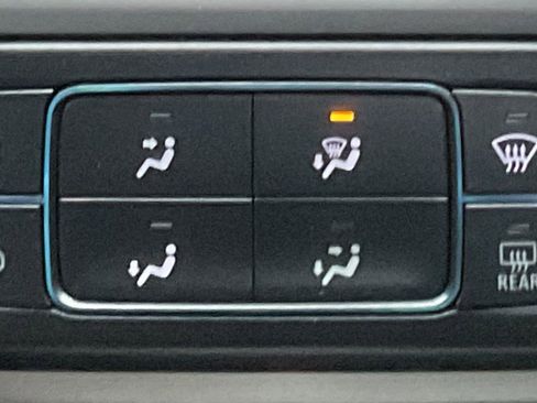 Used 2019 Chevrolet Colorado ZR2 image 16