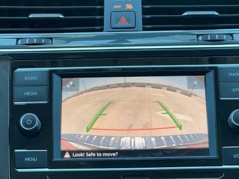 Used 2021 Volkswagen Tiguan S image 44