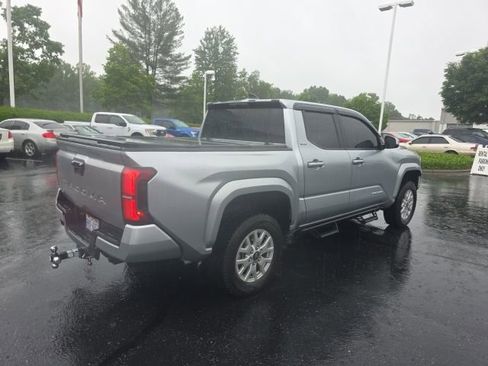 Used 2024 Toyota Tacoma SR5 AWD/4WD image 8
