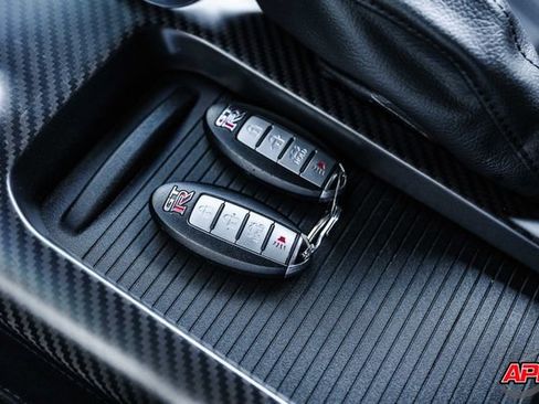 Used 2020 Nissan GT-R Premium w/ Premium Interior Package image 96