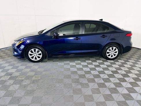 Used 2025 Toyota Corolla LE FWD image 6