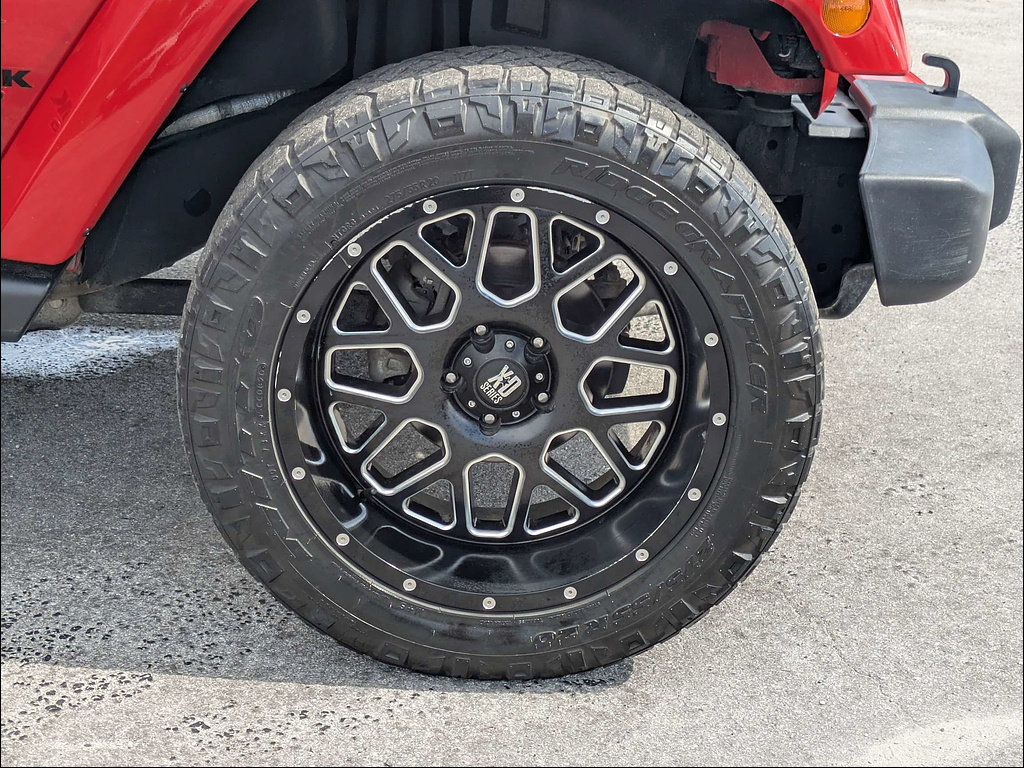 Used 2018 Jeep Wrangler Unlimited Sahara AWD/4WD image 13
