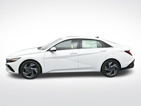 New 2026 Hyundai Elantra Limited FWD image 2