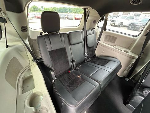 Used 2018 Dodge Grand Caravan SXT FWD image 13