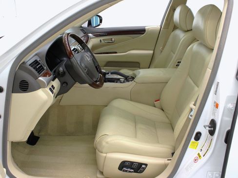 Used 2016 Lexus LS 460 w/ Comfort Package image 33