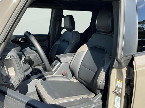 Certified 2025 Ford Bronco Outer Banks w/ Sasquatch Package image 28