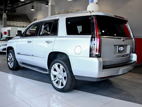 Used 2016 Cadillac Escalade Luxury AWD/4WD image 7