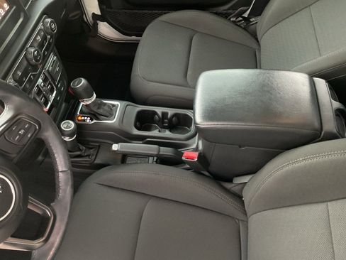 Used 2022 Jeep Gladiator Sport image 33