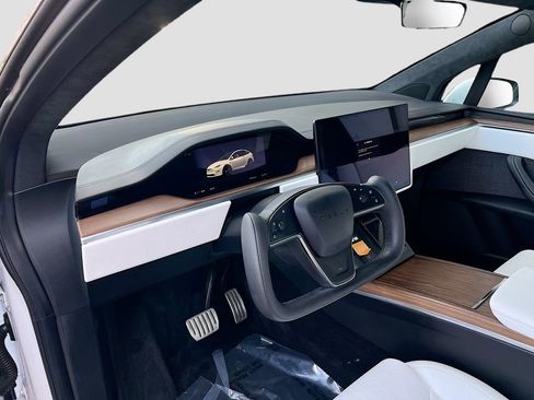 Used 2022 Tesla Model X image 9