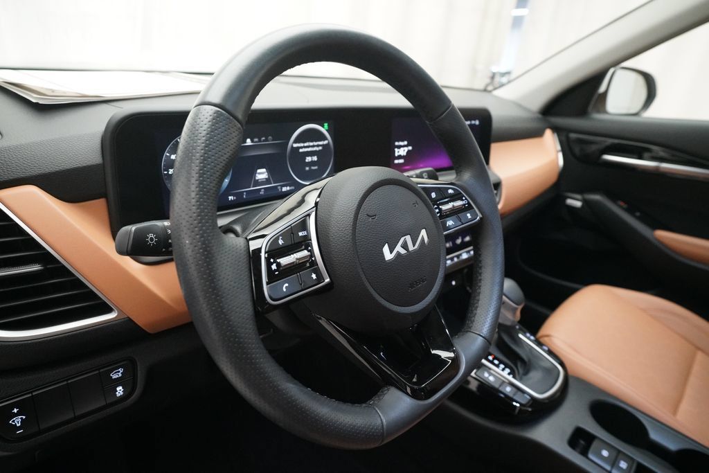 Used 2024 Kia Seltos SX w/ SX Sunroof Package AWD/4WD image 8