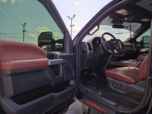 Used 2022 Ford F250 Platinum w/ Tremor Off-Road Package AWD/4WD image 7