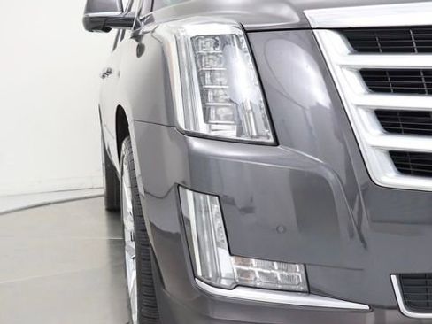 Used 2016 Cadillac Escalade Premium AWD/4WD image 10
