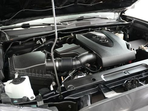 Used 2022 Toyota Tacoma SR5 w/ Technology Package RWD image 48
