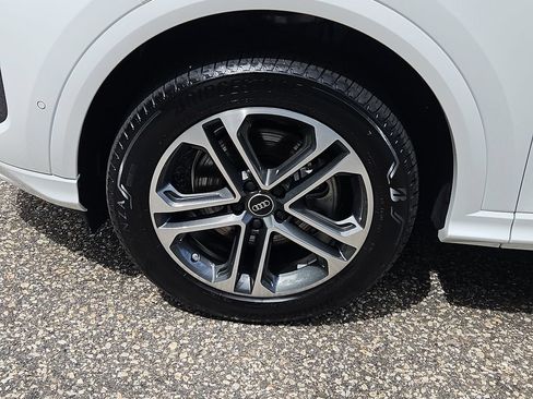 Certified 2025 Audi Q5 Premium w/ Convenience Package AWD/4WD image 7