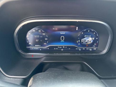 Used 2023 Chevrolet Suburban Premier image 6