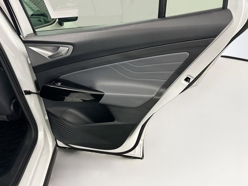 Used 2023 Volkswagen ID.4 Pro S image 33