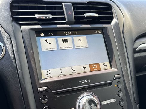 Used 2017 Ford Fusion Titanium FWD image 18