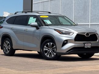Used 2022 Toyota Highlander XLE AWD/4WD video 2