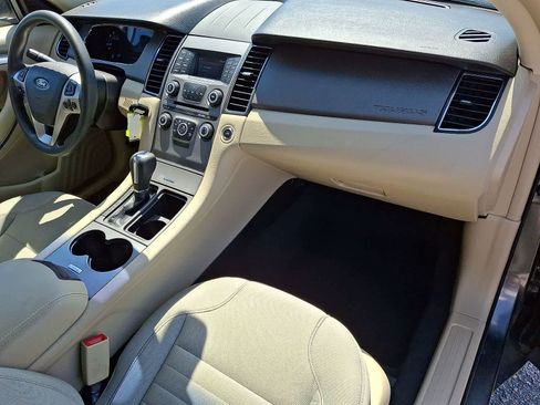 Used 2018 Ford Taurus SE FWD image 32