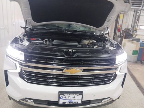 Used 2024 Chevrolet Suburban LT image 7