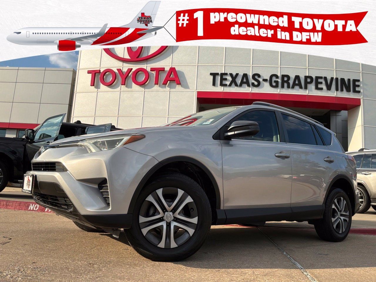 Used 2017 Toyota RAV4 LE FWD image 1