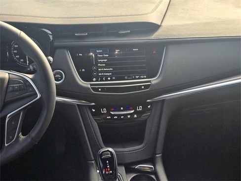 Used 2024 Cadillac XT5 Luxury image 16