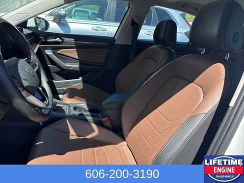 Used 2025 Volkswagen Jetta SEL FWD image 14