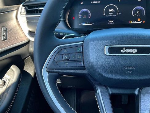 Used 2023 Jeep Grand Cherokee L Limited w/ Black Appearance Package image 11