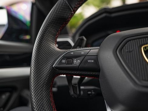 Used 2020 Lamborghini Urus image 11